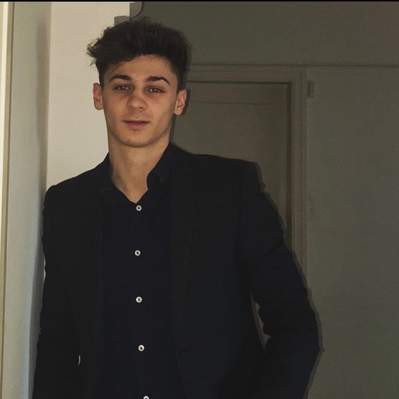 Meet your Posher, Taylor - Picture 1 of 1